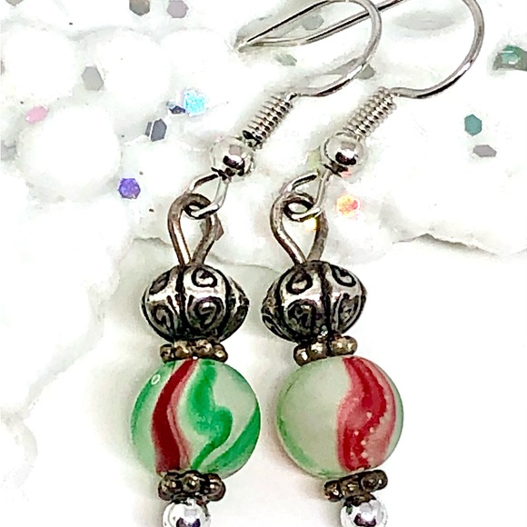 Christmas Red Green White Swirl Frosted Glass Antique Silver Tone Drop Earrings - Picture 3 of 4
